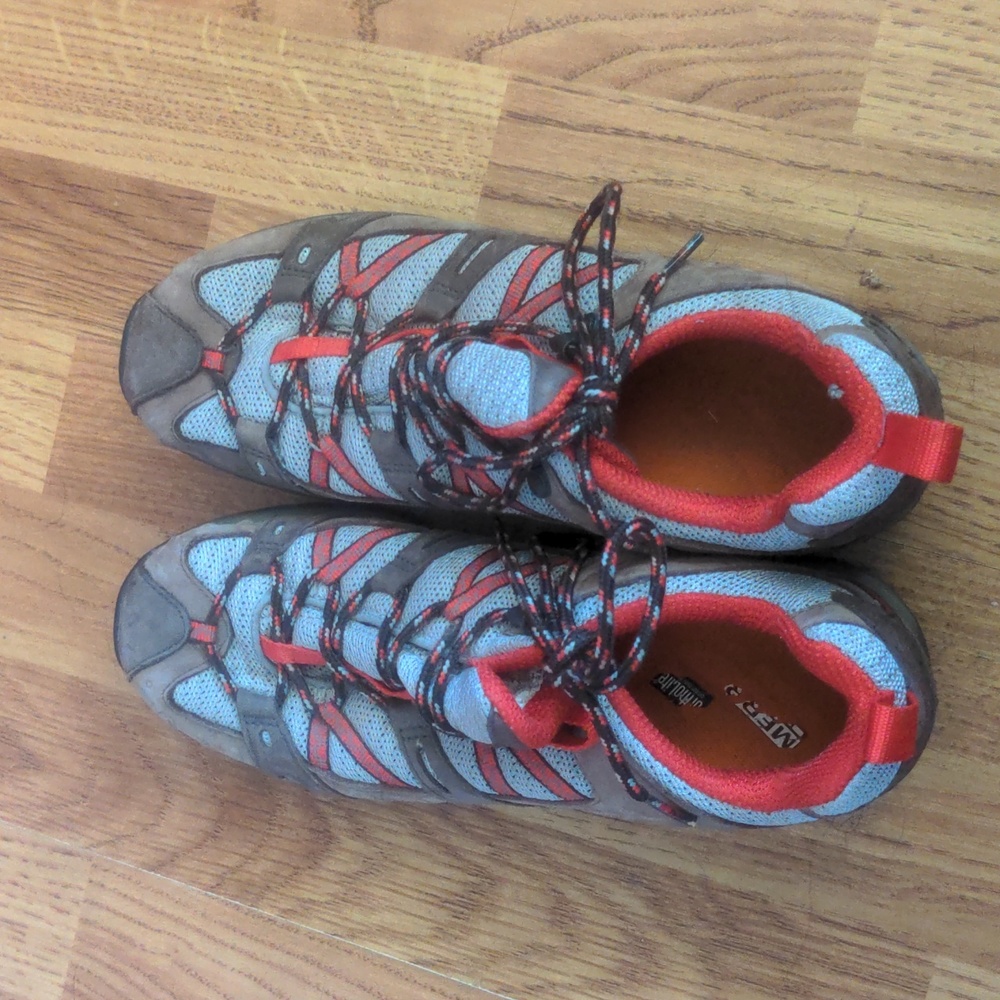 Merrell hiking shoes barely worn